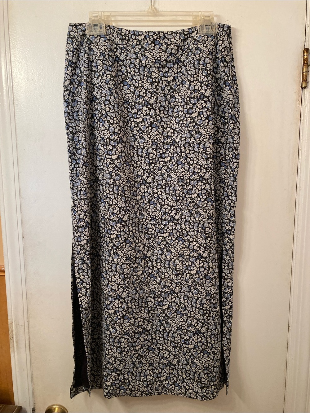 Geoffrey Beene Navy and White Floral Lined Maxi Skirt